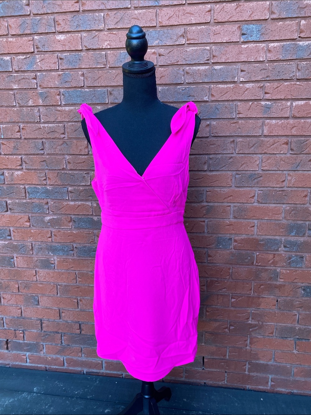 Gilli V-Neck Pink Sleeveless Cocktail Dress M